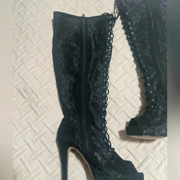 New-TORRID Black Lace Over The Knee Zipper Open Toe Boots. Size 9.5 Wide. - Picture 6 of 13